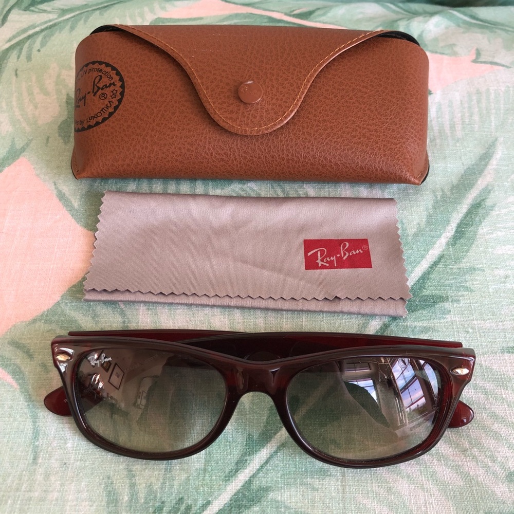 Ray-Ban New Wayfarer RB 2132 deep red